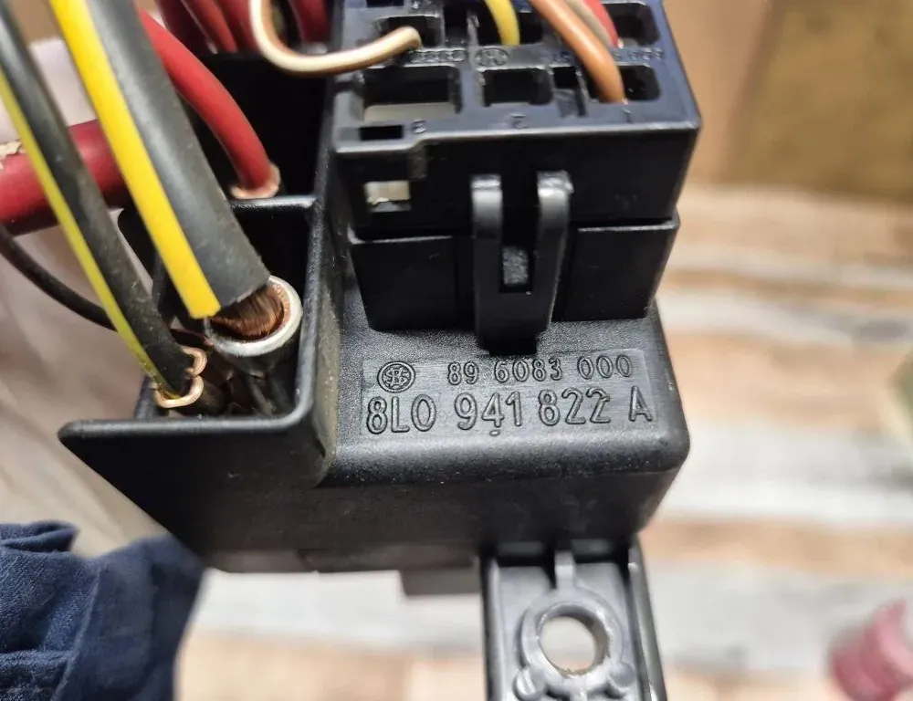 AUDI A6 C6/4F (2004-2011) Fuse Box 896083000,8L0941822A 33984474