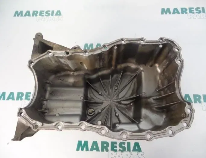 RENAULT Megane 1 generation (1995-2003) Oil Pan 7700108059,8201719715,7711120025,8200404442,8200125660,7700108925 26964288