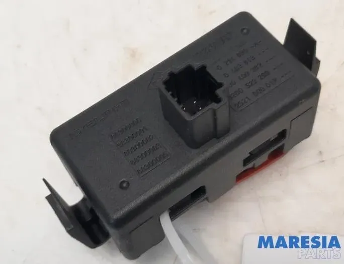 RENAULT Scenic 3 generation (2009-2015) Hazard button 8200483813,8200409382,8200523299,252100001R,88300000,88300001,252100502R,88300002,88300003,88300005,8200214896 27231624