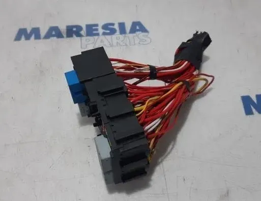 RENAULT Clio 4 generation (2012-2020) Fuse Box 231A09292R,231A09653R,243809584R,231A08869R 27770184