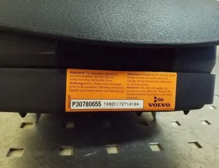 VOLVO S80 2 generation (2006-2020) Steering Wheel Airbag P30780655 26065920