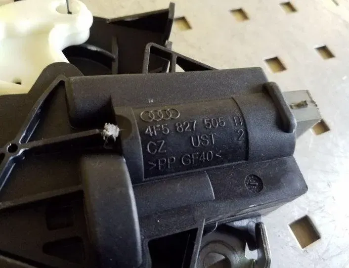 VOLKSWAGEN Passat CC 1 generation (2008-2017) Tailgate Boot Lock 4F5827505D 26066418