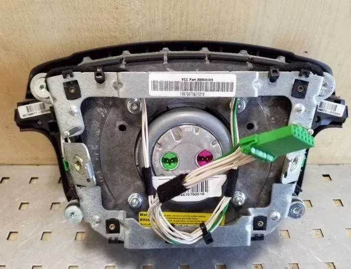 VOLVO XC70 3 generation (2007-2020) Steering Wheel Airbag 30658933 26082796