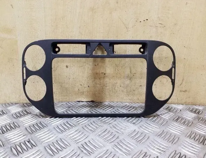 VOLKSWAGEN Golf Plus 2 generation (2009-2014) Music Player Trim 5M0858071K 26182760