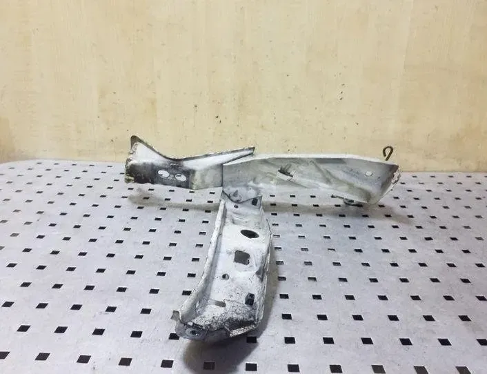 AUDI A6 C4/4A (1994-1997) Radiator Holder 4A0805808 26213887