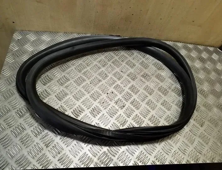 VOLVO V40 2 generation (2012-2020) Front Left Door Seal Rubber 31385841 26217520