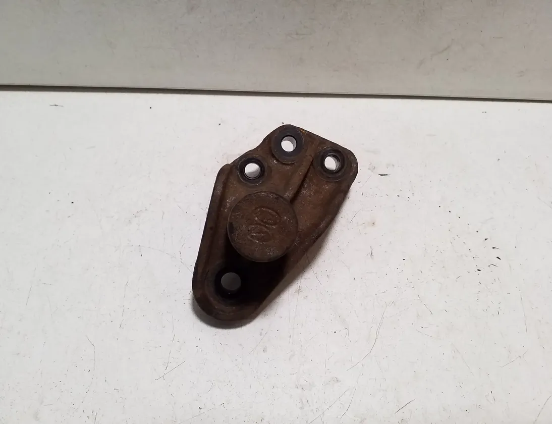 KIA Soul 2 generation (2014-2020) Engine Bracket Right Side 33617154