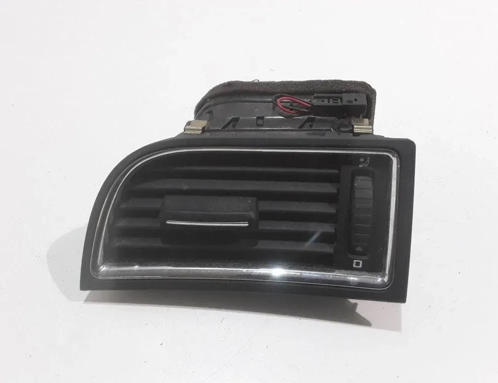 SKODA Superb 2 generation (2008-2015) Вентиляционные отверстия в приборной панели 3T0819701 32185752