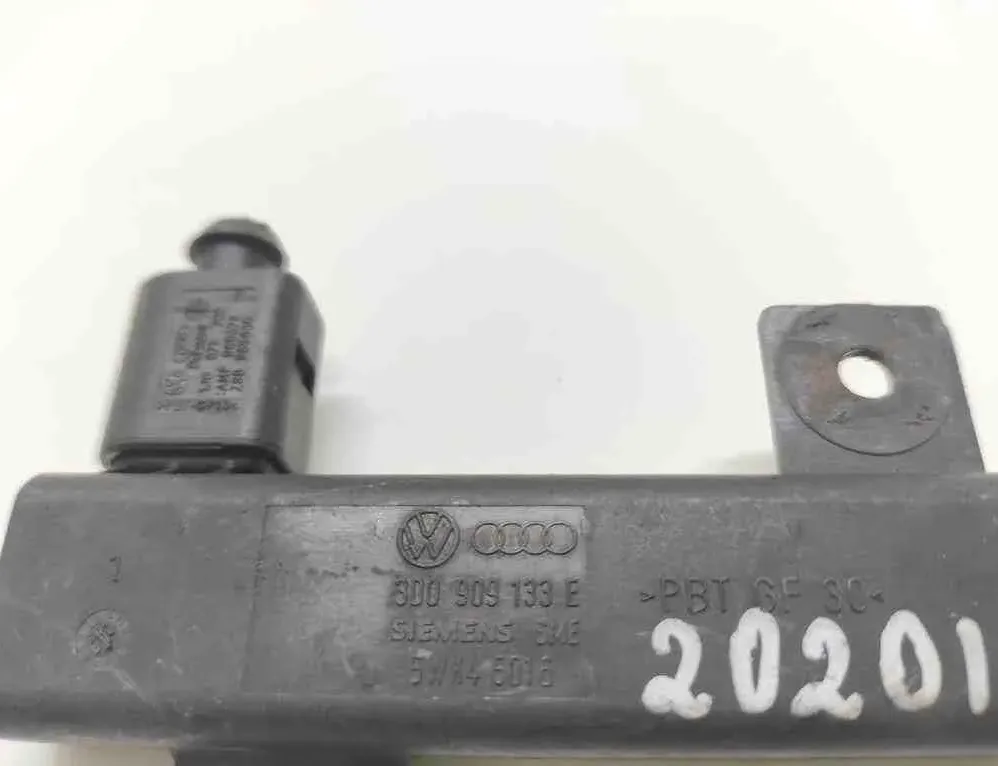 VOLKSWAGEN Phaeton 1 generation (2002-2016) Keyless Entry Antenna 3D0909133E 32550409