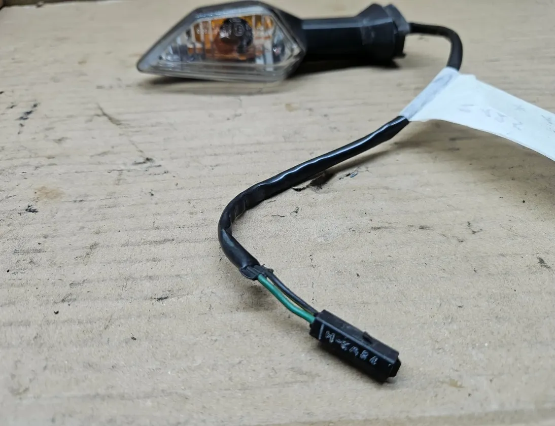 KAWASAKI Z Передний левый указатель поворота 230370398,230370545,230370450 33473560