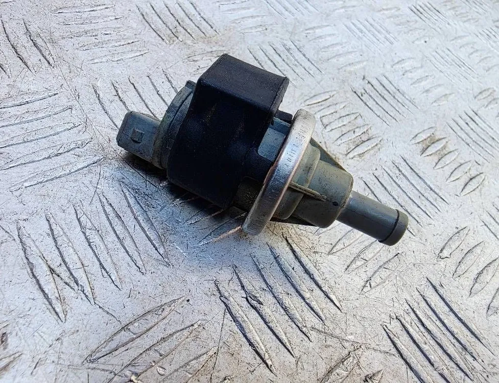 AUDI 80 B3 (1986-1992) Vacuum Valve 078133517B,72179823 36195888