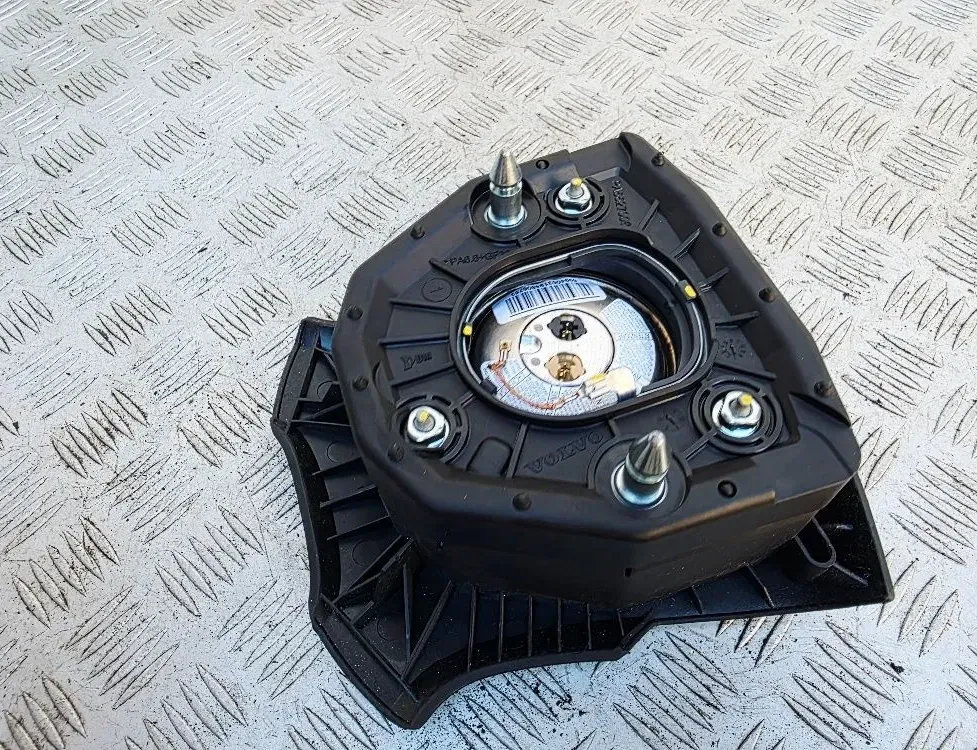 VOLVO V70 3 generation (2007-2020) Steering Wheel Airbag P30780655,30780655 36099397