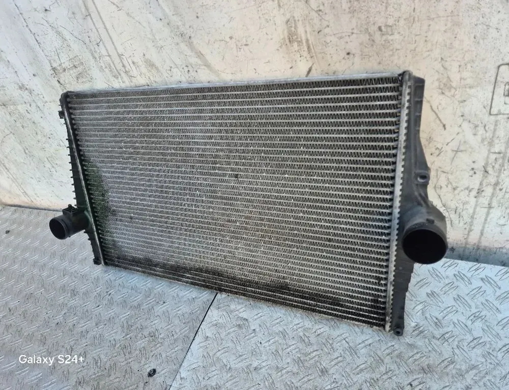 VOLVO XC90 1 generation (2002-2014) Intercooler Radiator 30748808 29818910