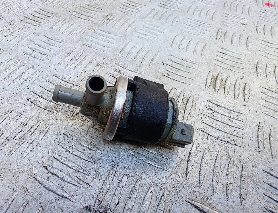 AUDI 80 B3 (1986-1992) Vacuum Valve 078133517B,72179823 36195888