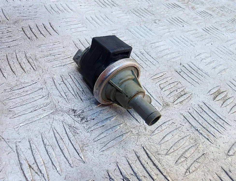 AUDI 80 B3 (1986-1992) Vacuum Valve 078133517B,72179823 36195888