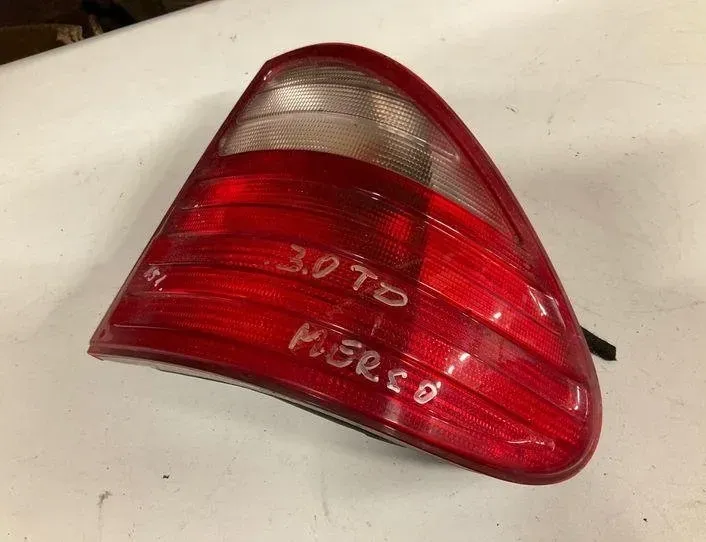 MERCEDES-BENZ E-Class W210 (1995-2002) Rear Right Taillight Lamp 5189,198202,A2108204864 22249246