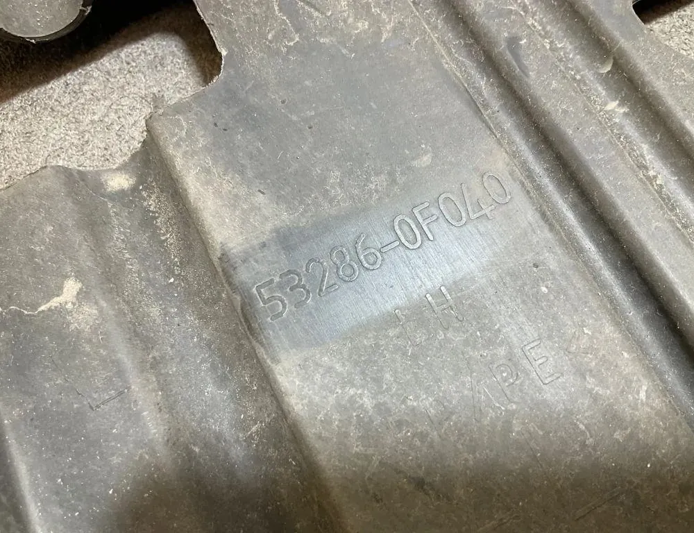 TOYOTA Corolla Verso 1 generation (2001-2009) Other Body Parts 532860F040 33802013