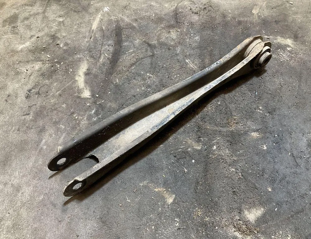 VOLVO XC60 1 generation (2008-2017) Рычаг задний правый 33804175