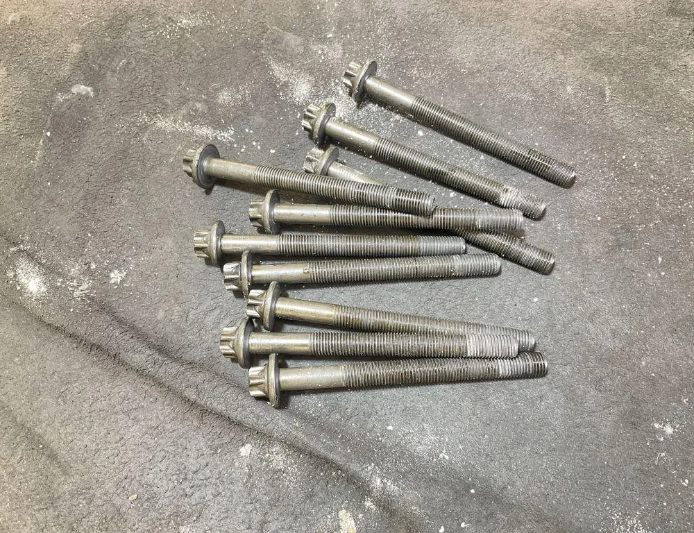 RENAULT Trafic 3 generation (2014-2023) Engine Screws 33805071