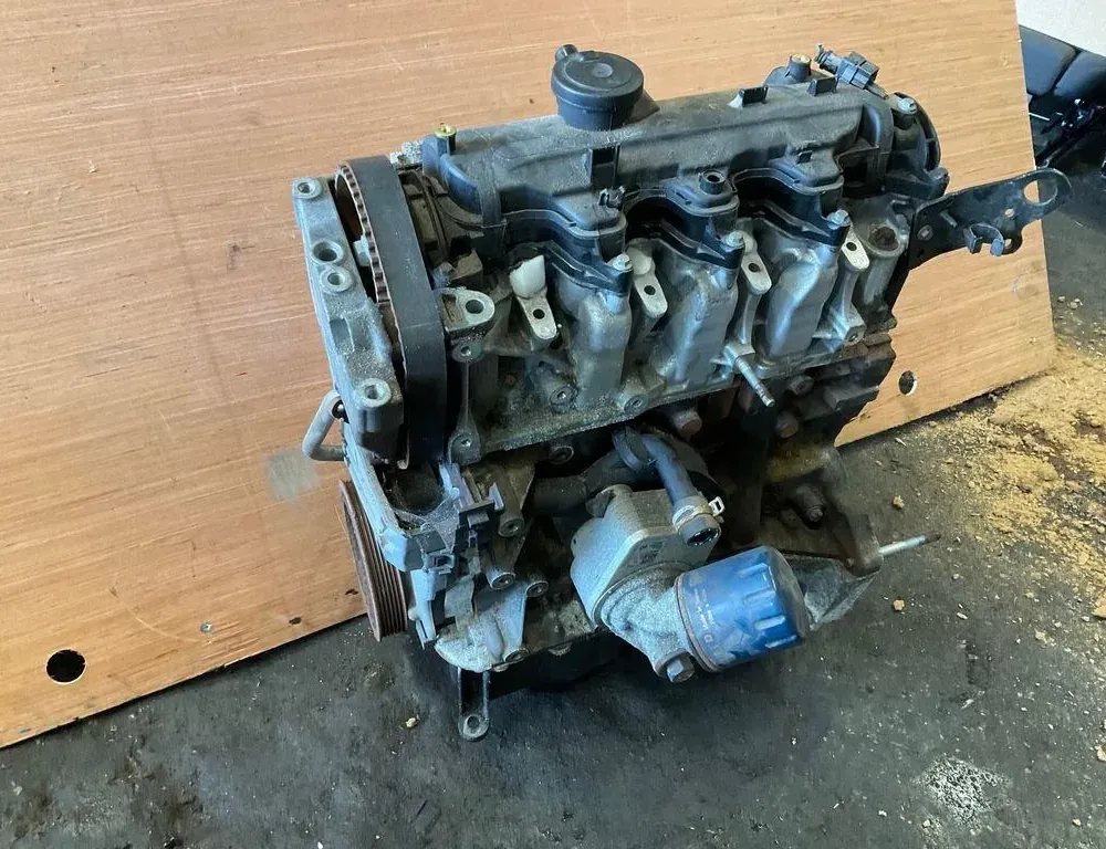 RENAULT Clio 4 generation (2012-2020) Engine K9KE638 33805902