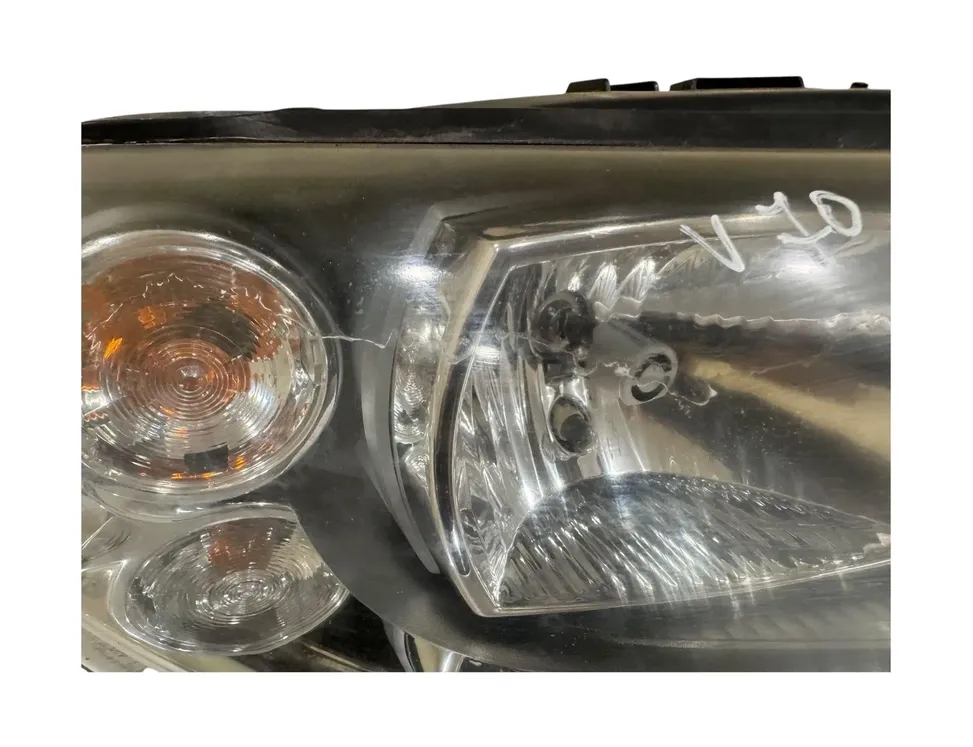 VOLVO V70 2 generation (2000-2008) Front Right Headlight 30698836 29951317
