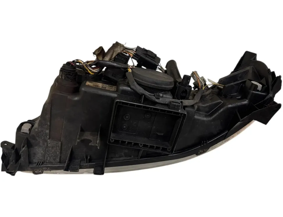 VOLVO V70 2 generation (2000-2008) Front Right Headlight 30698836 29951317