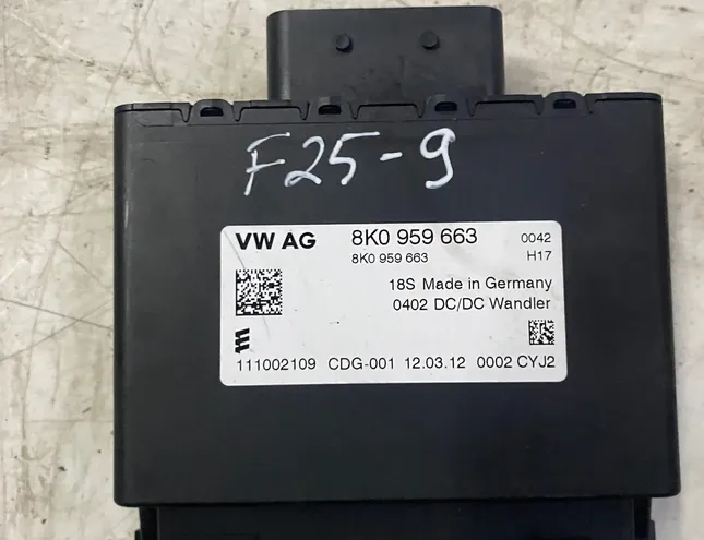AUDI Q7 4L (2005-2015) Voltage Control Unit 8K0959663 33545950