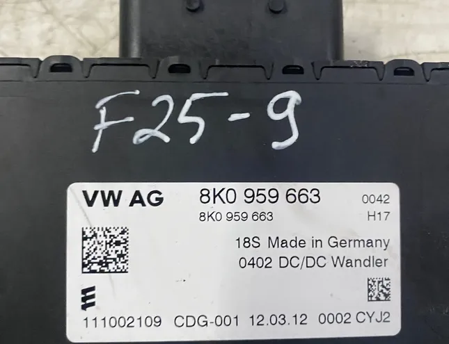 AUDI Q7 4L (2005-2015) Voltage Control Unit 8K0959663 33545950