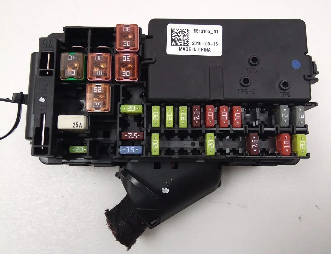 OPEL Astra K (2015-2021) Fuse Box 13367497 13581931