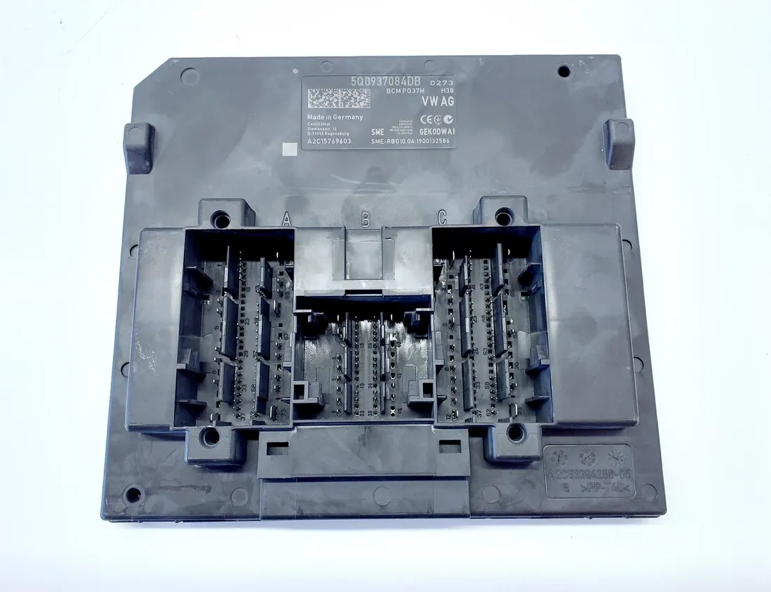 VOLKSWAGEN Tiguan 2 generation (2016-2024) Comfort Control Unit 5Q0937084DB 35713799