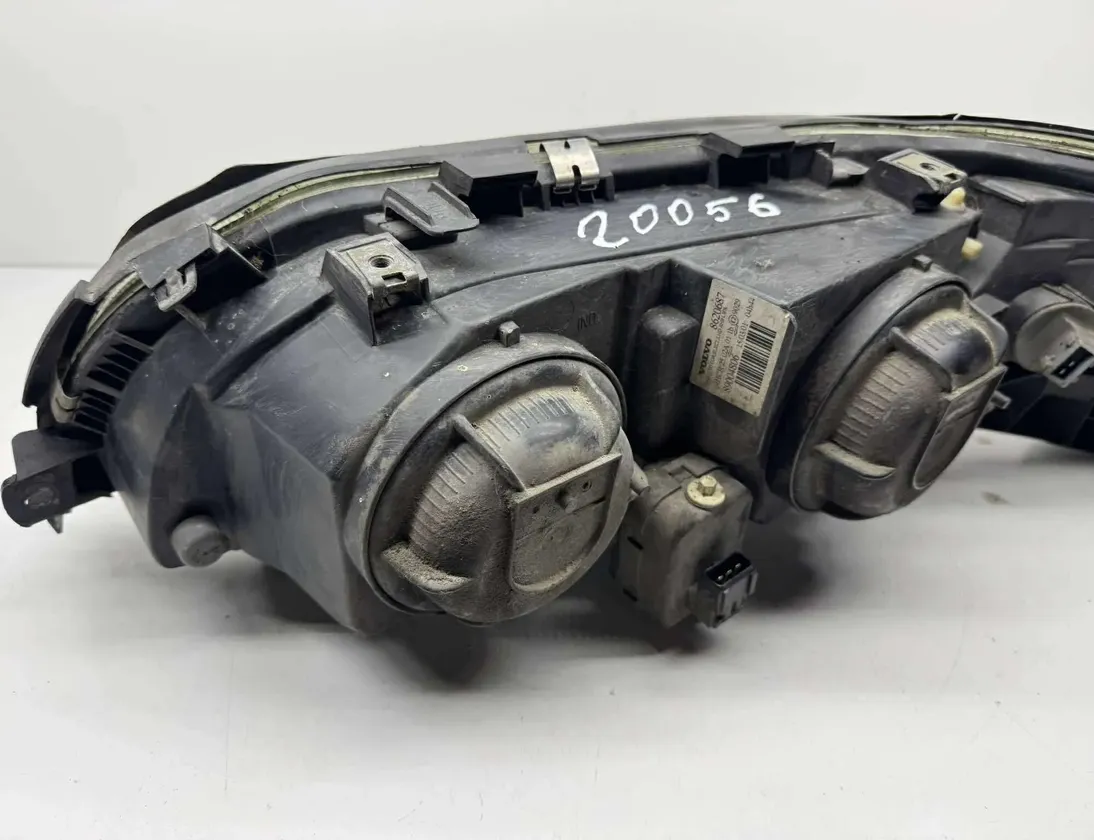 VOLVO V70 2 generation (2000-2008) Front Right Headlight 8620687,89004806 33579751