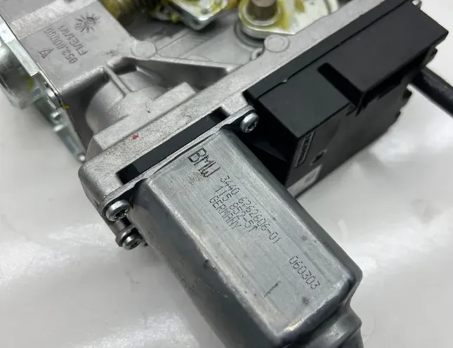 BMW 7 Series E65/E66 (2001-2008) Моторчик ручника 0190000301 33719587