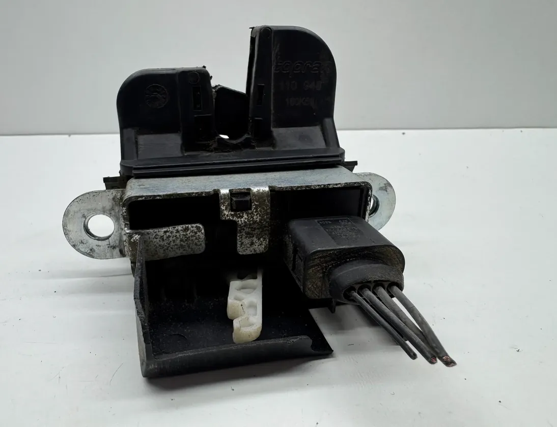 VOLKSWAGEN Passat B6 (2005-2010) Tailgate Boot Lock 150K50 35108729