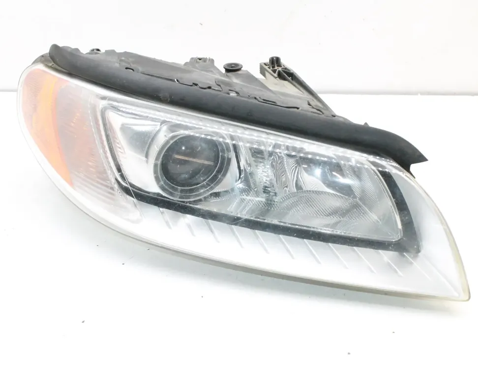 VOLVO XC70 2 generation (2000-2007) Front Right Headlight 31353535 34297219