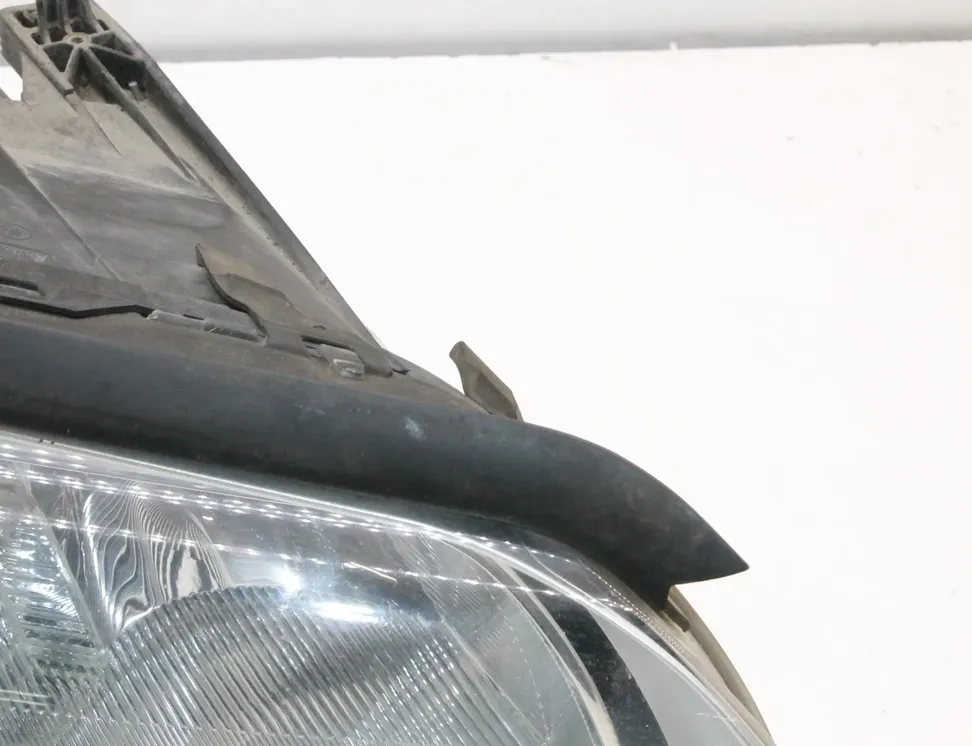 VOLVO XC70 2 generation (2000-2007) Front Right Headlight 31353535 34297219