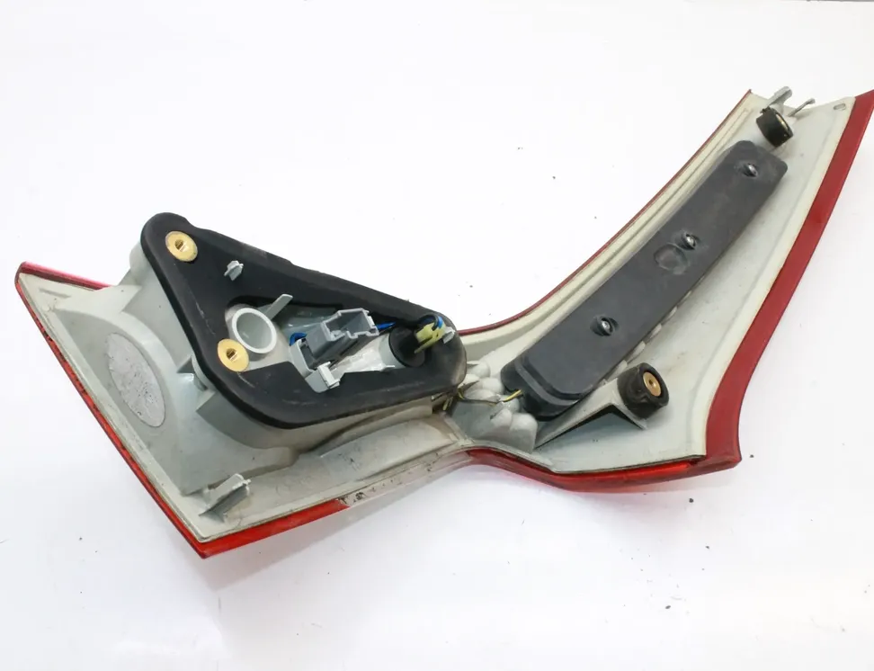 VOLVO XC70 2 generation (2000-2007) Left Side Tailgate Taillight 164393L2 34302784