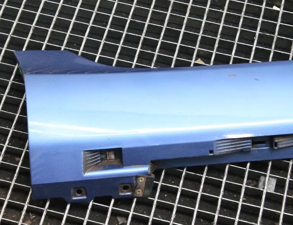 VOLVO V40 2 generation (2012-2020) Right Side Sideskirt 31395043 25763748