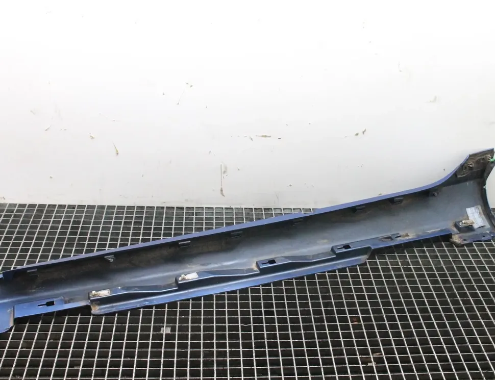 VOLVO V40 2 generation (2012-2020) Right Side Sideskirt 31395043 25763748