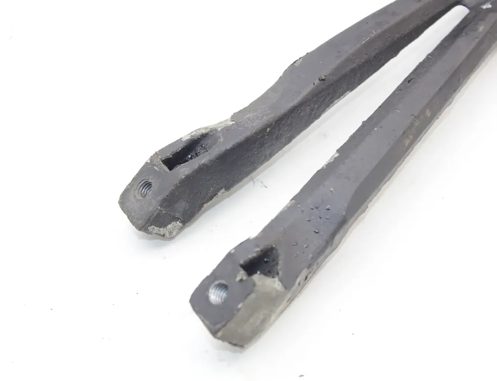 YAMAHA YZF-R Rear right side footrest peg hanger 33457824