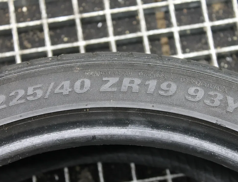 BMW 4 Series F32/F33/F36 (2013-2020) Tyres 225/40R19Pirelli 34514557