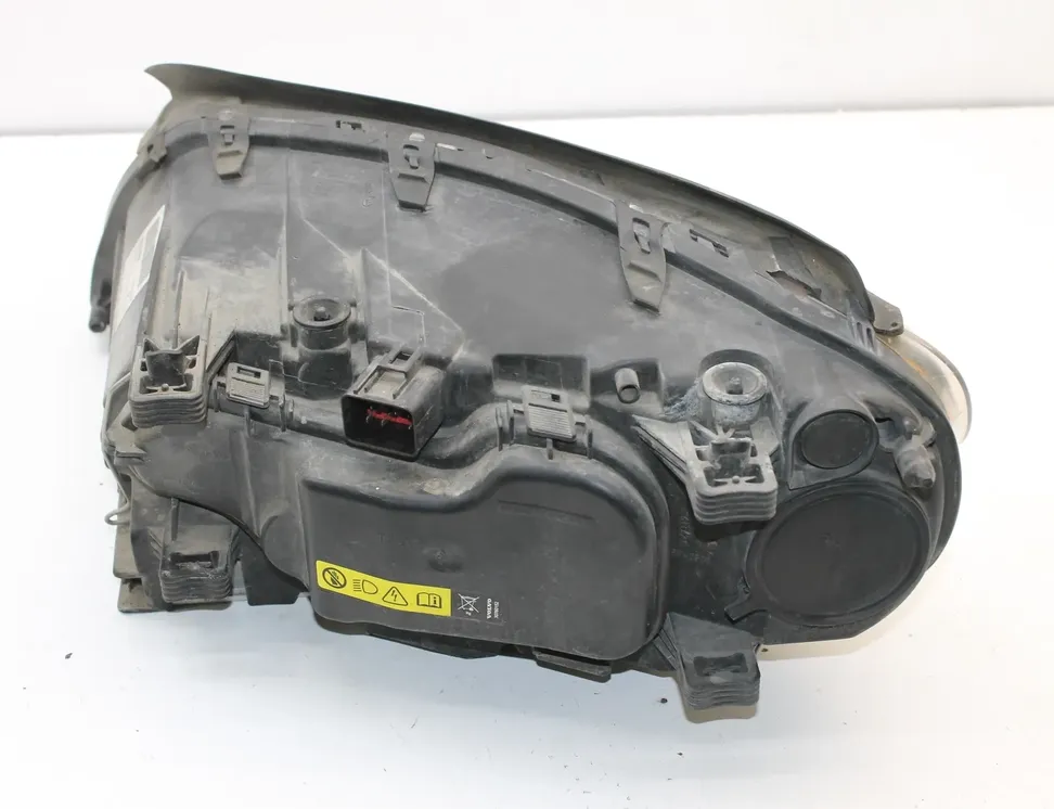 VOLVO XC70 2 generation (2000-2007) Front Right Headlight 31353535 34297219