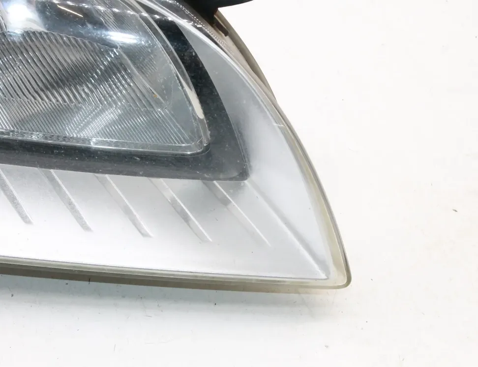 VOLVO XC70 2 generation (2000-2007) Front Right Headlight 31353535 34297219