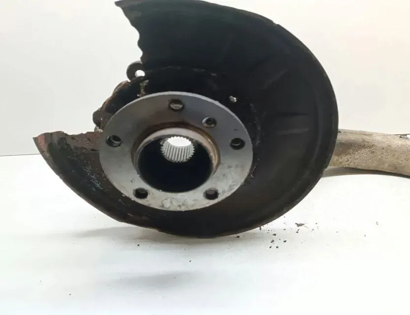 BMW X3 E83 (2003-2010) Ступица задняя правая 3413252 33631787