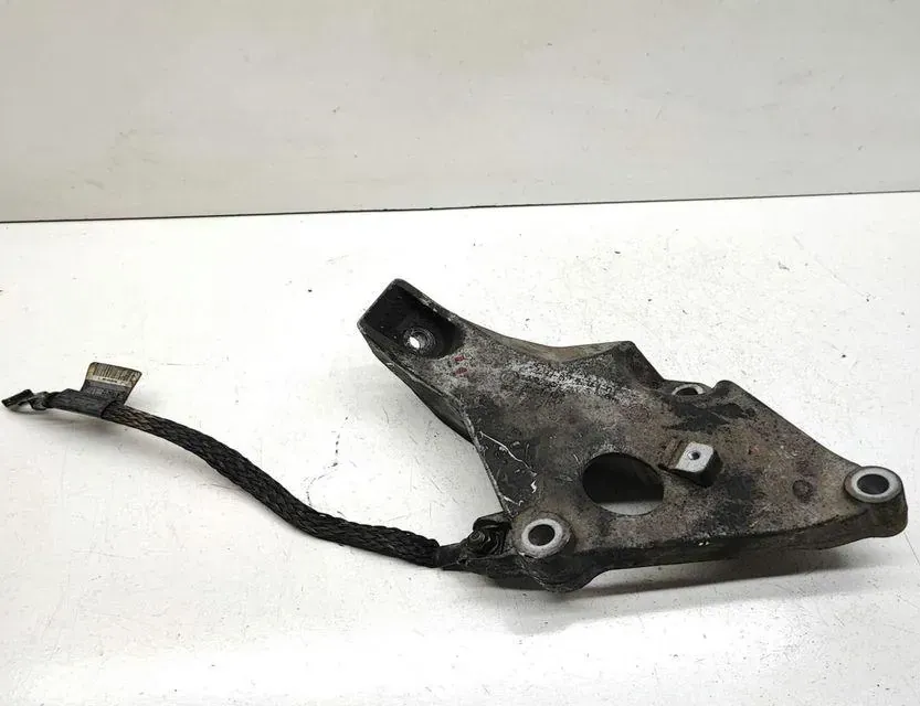 BMW 1 Series E81/E82/E87/E88 (2004-2013) Engine Bracket Right Side 6775041 33640702
