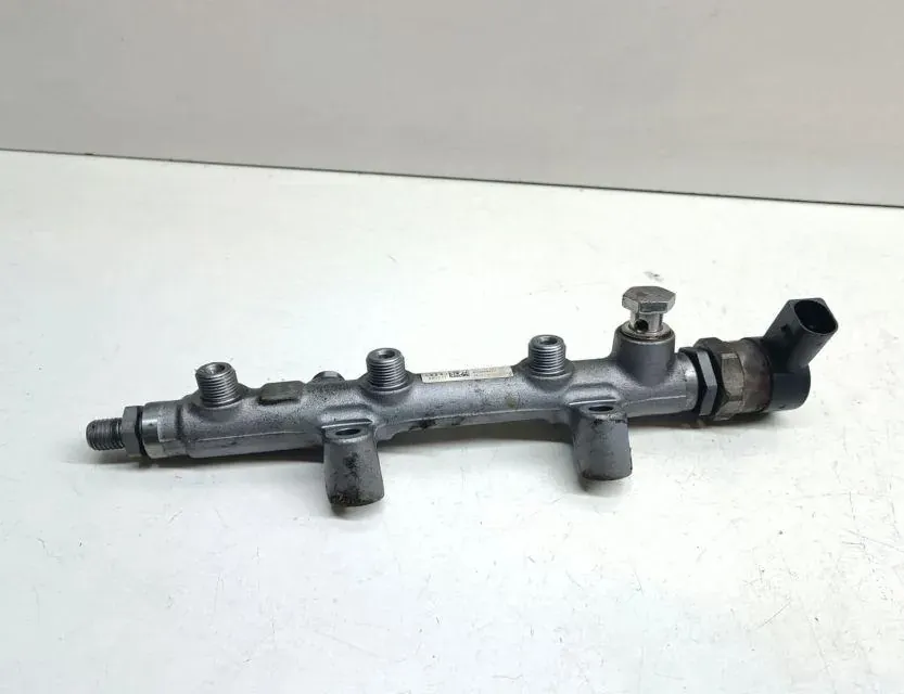 AUDI A6 C6/4F (2004-2011) Топливная рейка 059130090CB,057130764AE 33650716