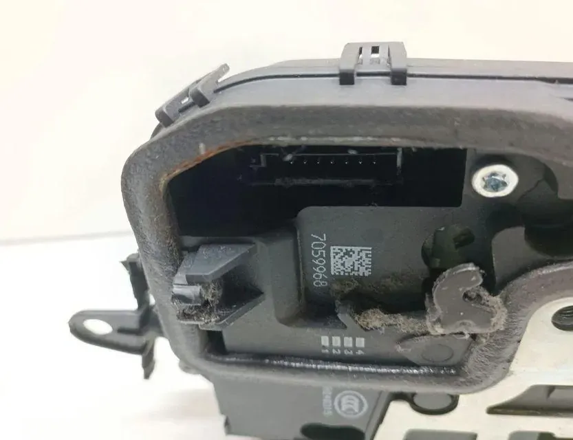 BMW 3 Series E90/E91/E92/E93 (2004-2013) Замок двери передний правый 7059968 33659287