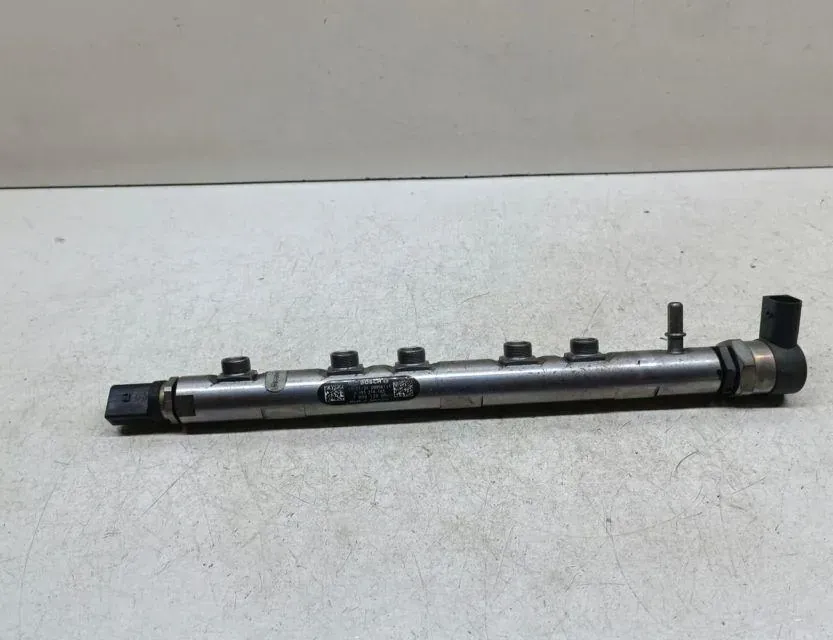 BMW 3 Series F30/F31 (2011-2020) Топливная рейка 0445214183 33660309
