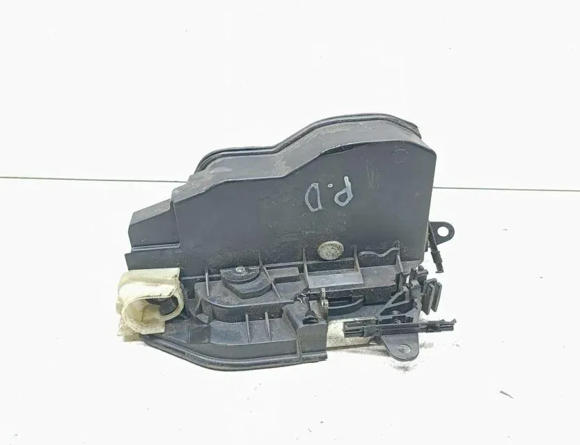 BMW 3 Series E90/E91/E92/E93 (2004-2013) Замок двери передний правый 33660399