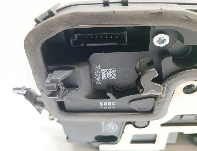 BMW 3 Series E90/E91/E92/E93 (2004-2013) Замок двери передний правый 7059968 33662798