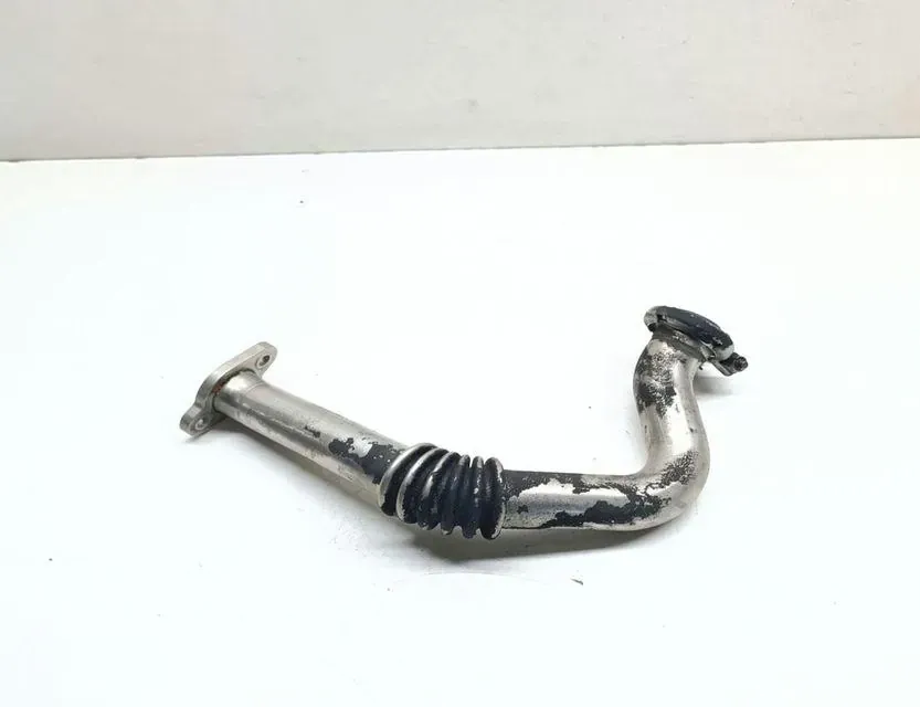 VOLKSWAGEN Passat B6 (2005-2010) Трубка рециркуляции отработавших газов 03L131521B 33665538